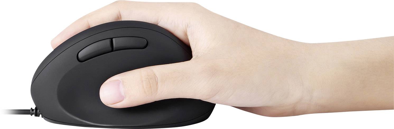 Eine Hand hält eine schwarze Computermaus mit zwei sichtbaren Tasten. Der Mauskabelanschluss ist links zu sehen.