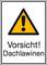 'Achtung! Vorsicht Dachlawinen' steht auf einem Schild mit einem gelben Dreieck und einem Ausrufezeichen in der Mitte.
