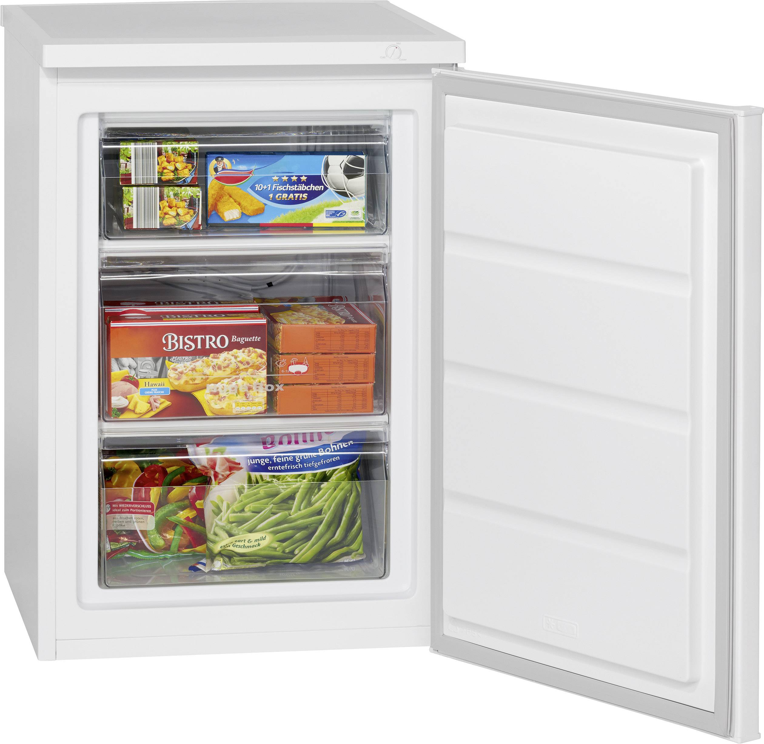 Ein geöffneter Gefrierschrank zeigt drei Fächer mit Tiefkühlkostpaketen, darunter Pommes, Baguettepizza und Bohnen.