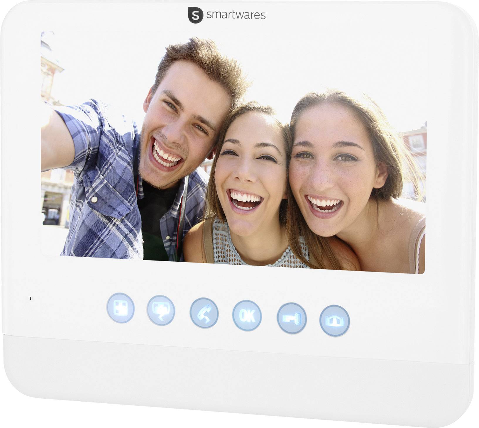 Eine Gegensprechanlage mit Bildschirm zeigt drei lachende Personen in Nahaufnahme.