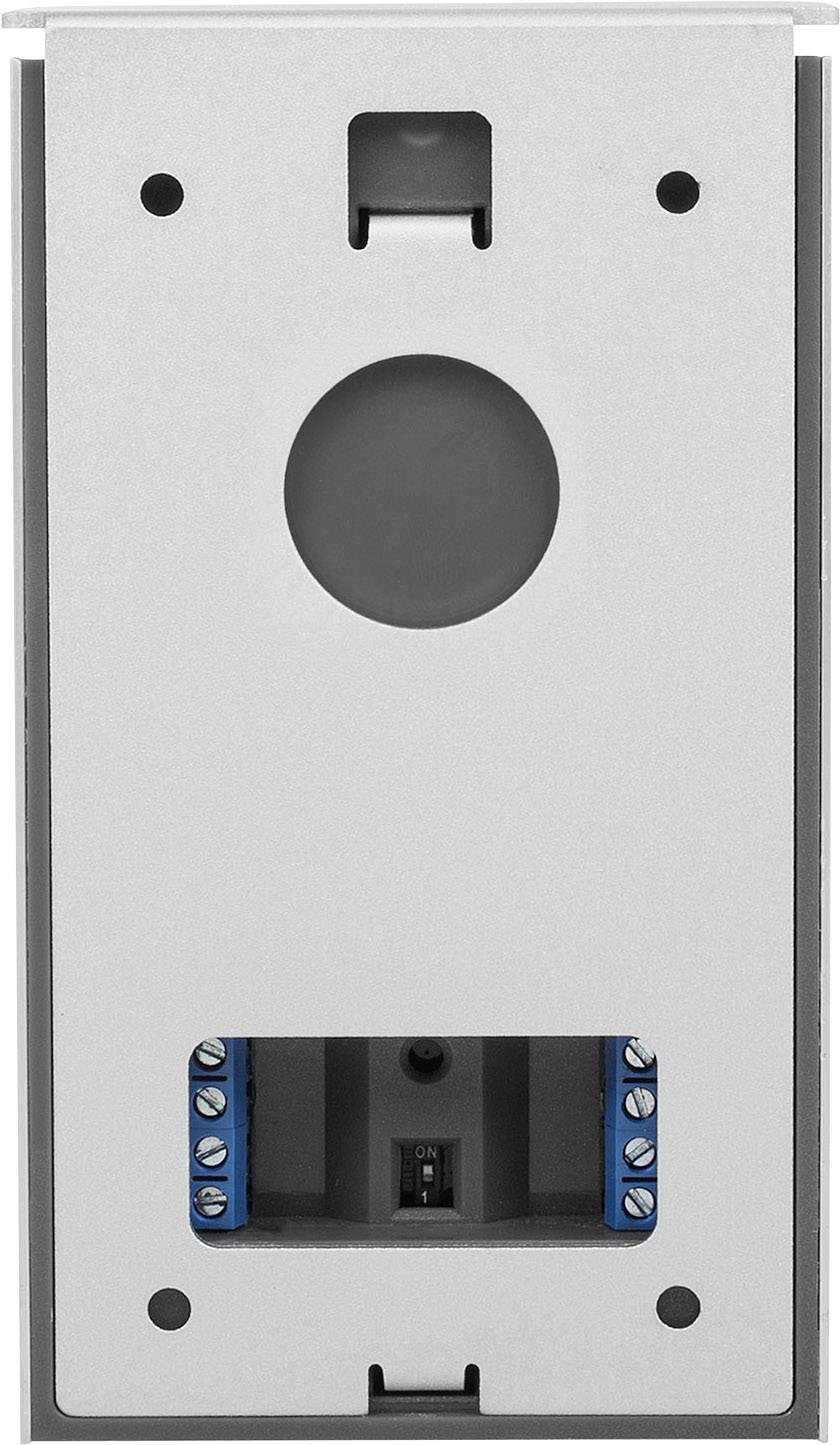 Rückseite eines rechteckigen elektronischen Geräts mit mehreren Schraubenlöchern und Anschlussklemmen.