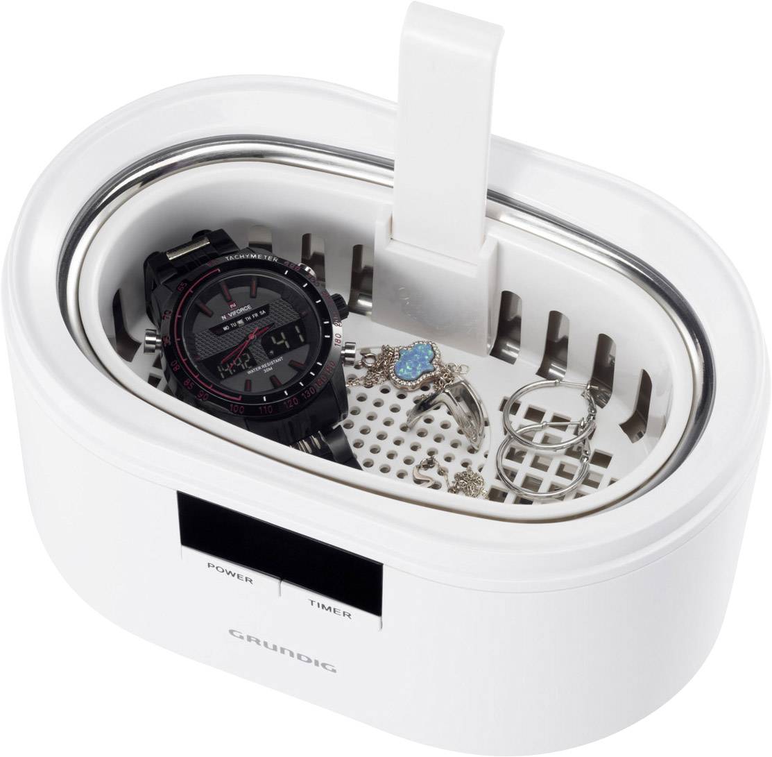 Ein Ultraschallreiniger mit Schmuck und einer Uhr im Inneren, der zur effektiven Reinigung von Metallgegenständen verwendet wird.