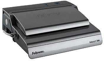 Ein silberner und schwarzer Laminator der Marke Fellowes, Modell Galaxy E 500, für den Einsatz im Büro und bei professionellen Projekten.