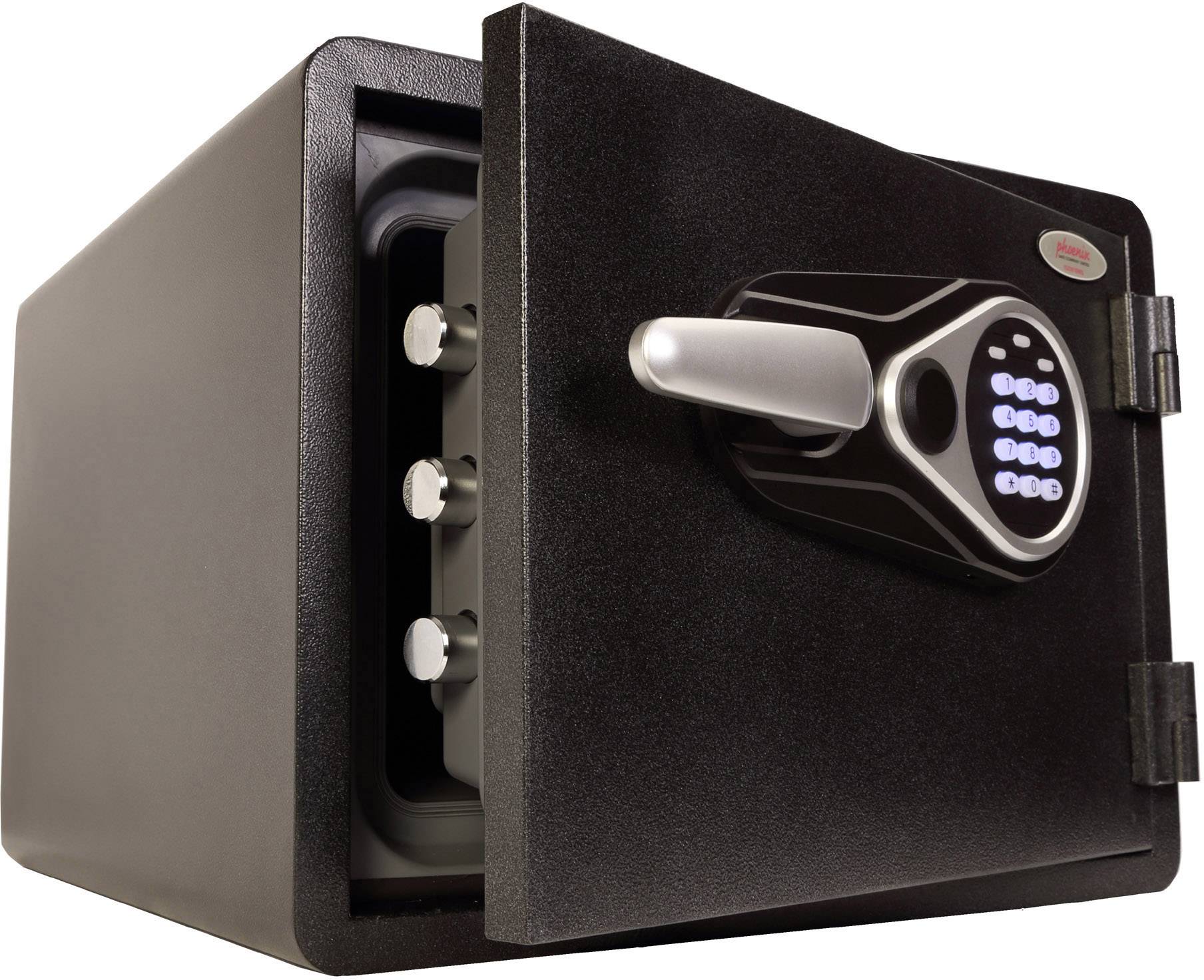Ein schwarzer Tresor mit geöffneter Tür, gezeigt mit einem elektronischen Zahlenschloss und sichtbaren Verriegelungsbolzen im Inneren.