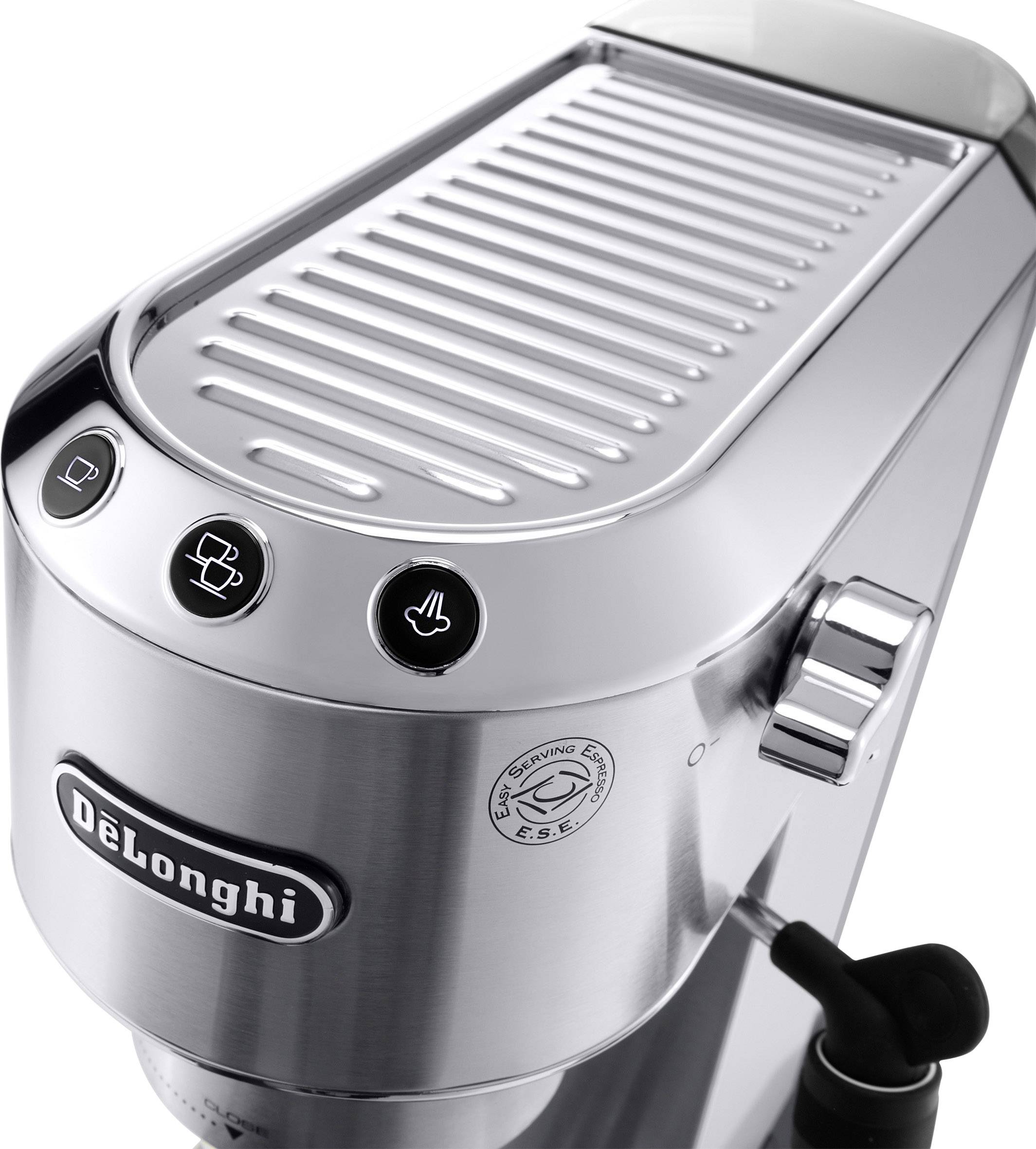 'De'Longhi Kaffeemaschine in Silber mit Bedienknöpfen auf der Oberseite, geeignet für E.S.E. Kaffeepads.'