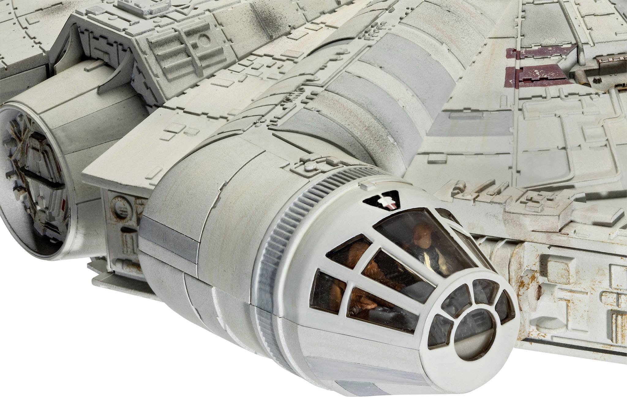 Ein detailliertes Modell eines Raumschiffs mit rundem Cockpit und komplexer Oberflächenstruktur, das an Science-Fiction erinnert.