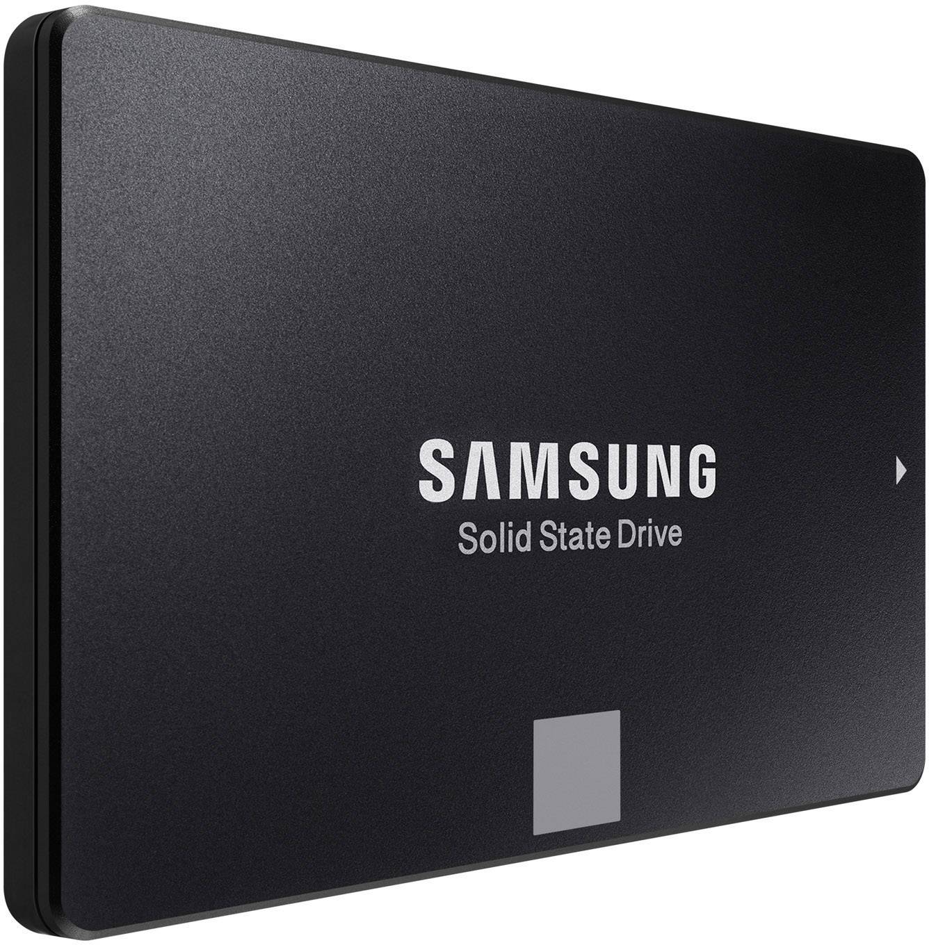 SSD Samsung Solid State Drive, schwarze Gehäuseoberfläche, abgewinkelte Ansicht, markanter, weißer Schriftzug.