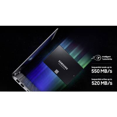 Eine schwarze SSD mit 'Samsung SSD' wird neben einem geöffneten Laptop gezeigt. Text: 'Sequential reads up to 550 MB/s, writes up to 520 MB/s'.