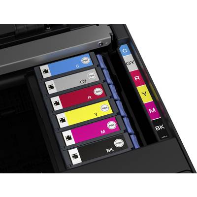 Tintenpatronen eines Druckers in den Farben Cyan, Grau, Gelb, Magenta und Schwarz, ordentlich in einem Fach angeordnet.