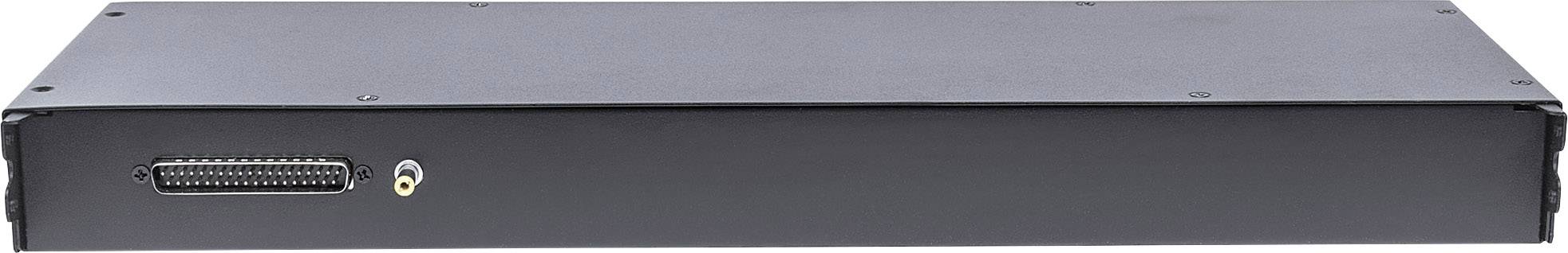 Ein schwarzes Rackmount-Gerät mit einem Anschluss und einer LED-Anzeige vorne.