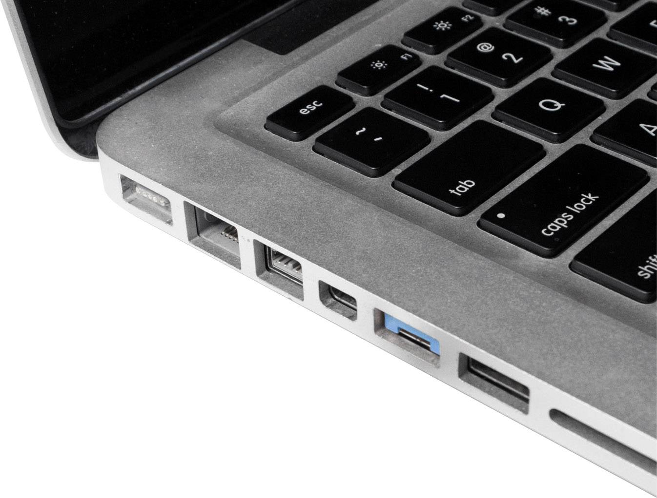 Laptop zeigt linke Seite mit Anschlüssen: USB, Ethernet, Mini DisplayPort, zwei USB, SD-Kartenleser. Nahaufnahme der Tastatur.