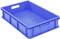 Blaue, rechteckige Kunststoffkiste mit Grifföffnung an der Seite, auf einer weißen Fläche stehend.