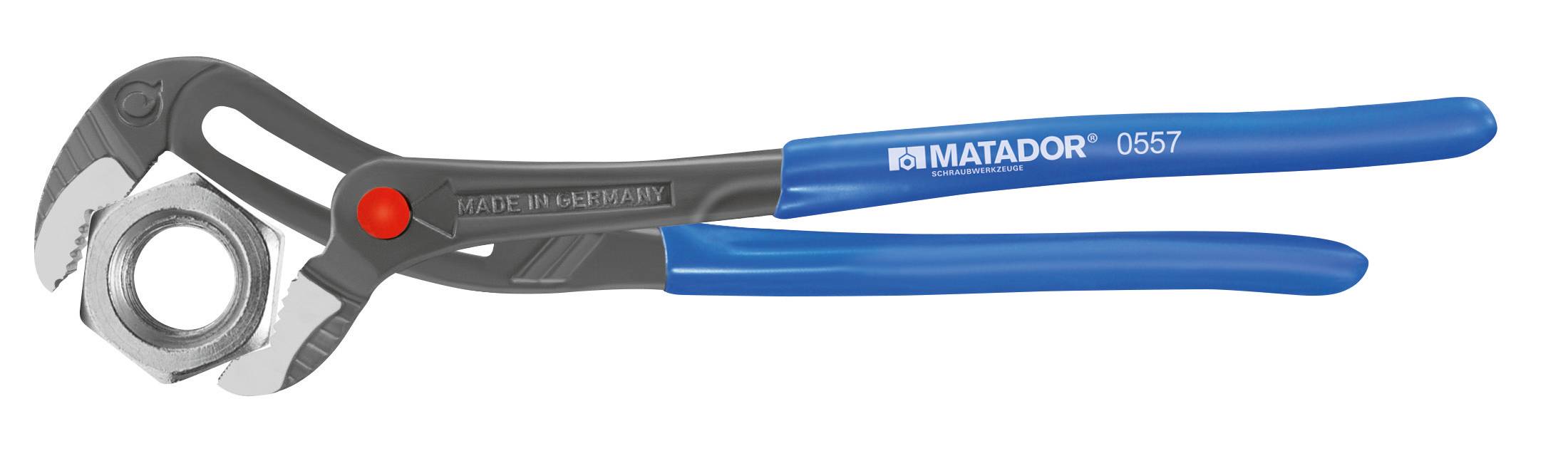 Rohrzange mit blauen Griffen und grauen, verstellbaren Backen, hält eine große Mutter. Perfekt für Sanitärarbeiten.