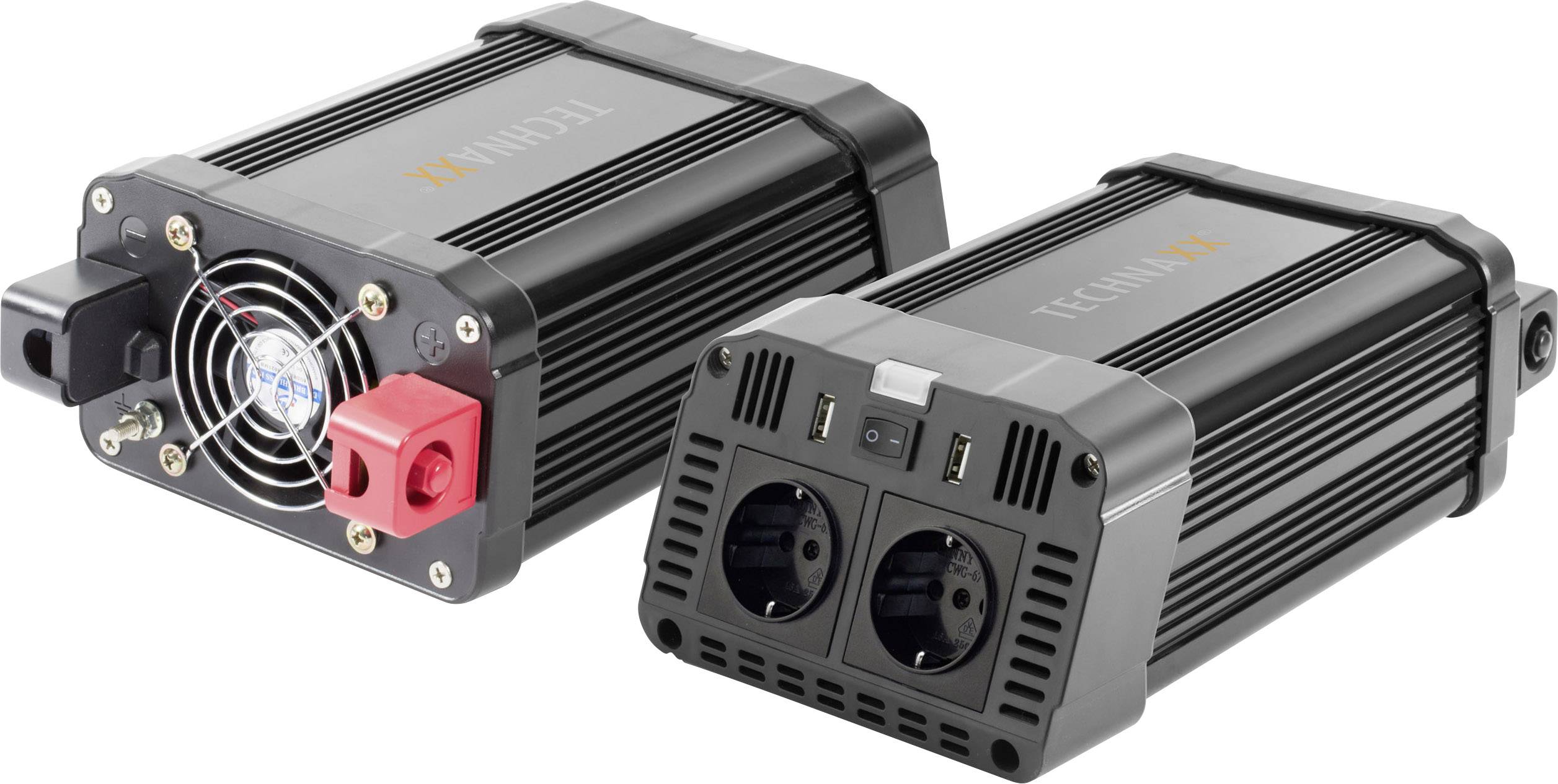 Zwei schwarze Spannungswandler mit Lüfter und Steckdosen. Links ein Lüfter, rechts zwei Steckdosen und USB-Anschlüsse.