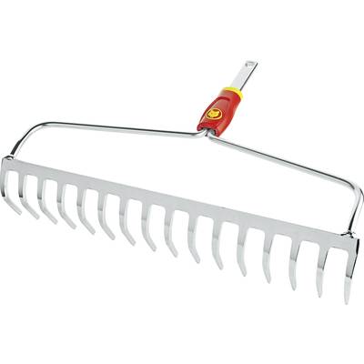 Rechen mit Metallzinken und rotem Griff, verwendet für das Harken von Laub oder Erde im Garten.