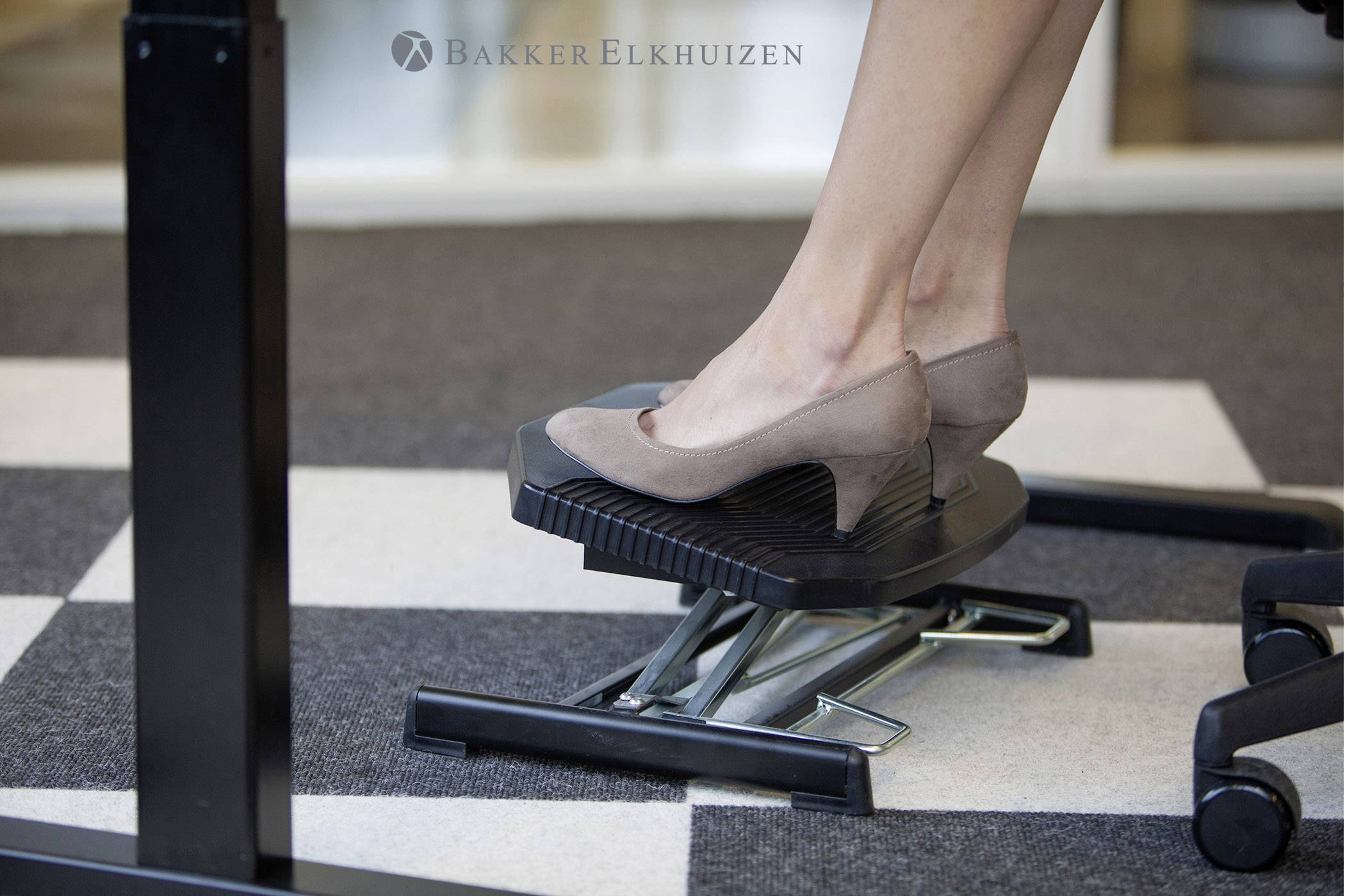 BakkerElkhuizen BNEFRB952 Basic 952 Fußstütze (B x T) 420 mm x 320 mm ergonomisch, neigungsverstellbar Schwarz-2