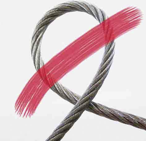 Ein Stahldrahtseil bildet eine Schleife, die mit einem diagonalen, roten Pinselstrich übermalt ist, wodurch das Seil durchgestrichen wirkt.