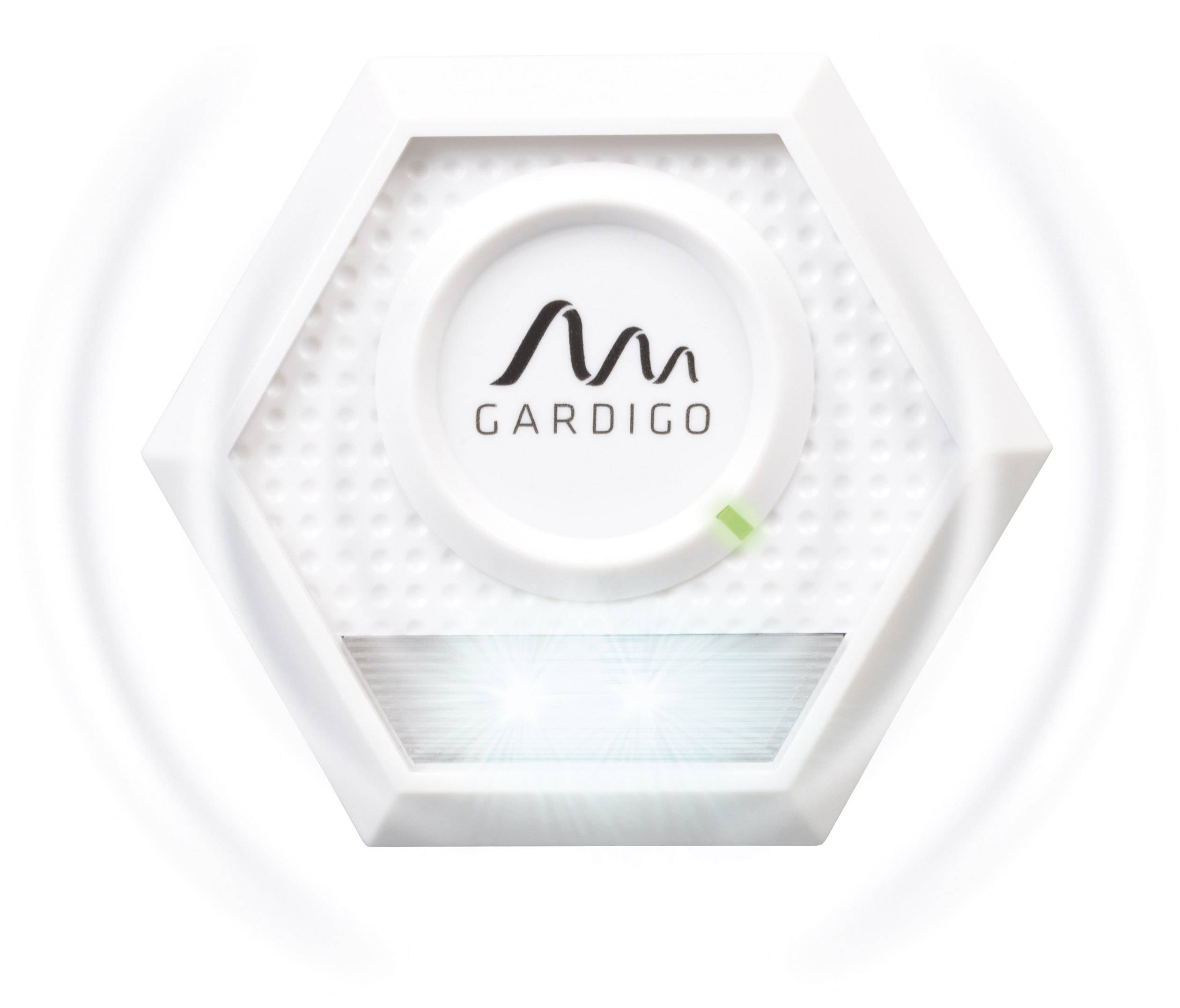 Ein hexagonaler, weißer Marderschreck mit dem Logo 'Gardigo'. Zwei LEDs leuchten unten, um Ultraschallwellen abzugeben.
