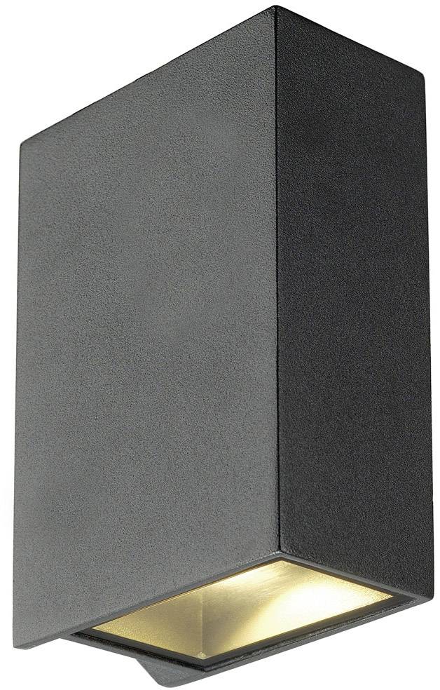 Eine schwarze, rechteckige Wandaußenleuchte mit abwärtsgerichtetem Lichtstrahl. Ideal für die Beleuchtung von Außenfassaden.