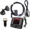 Autozubehör-Kit mit Halterung, Kabeln, USB-Anschluss und einem digitalen Displaygerät zur Radioverbindung.