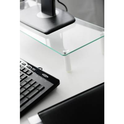 Tastatur auf einem weißen Schreibtisch mit Glasablage und einem Monitorständer. Es vermittelt eine saubere und organisierte Arbeitsumgebung.