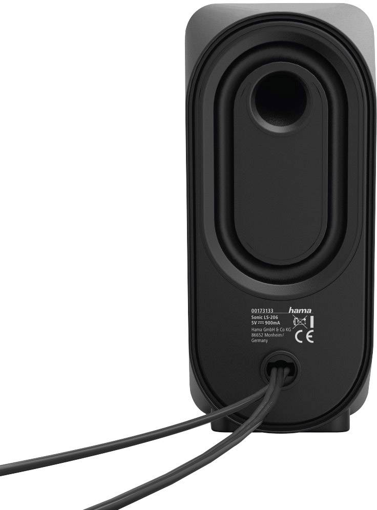 Rückseite eines schwarzen Lautsprechers mit zwei angeschlossenen Kabeln, Markeninformationen und Zertifizierungen sichtbar.