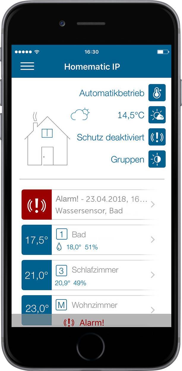 Ein Smartphone zeigt die Homematic IP App mit Temperatursteuerung und Alarmbenachrichtigungen für verschiedene Räume.