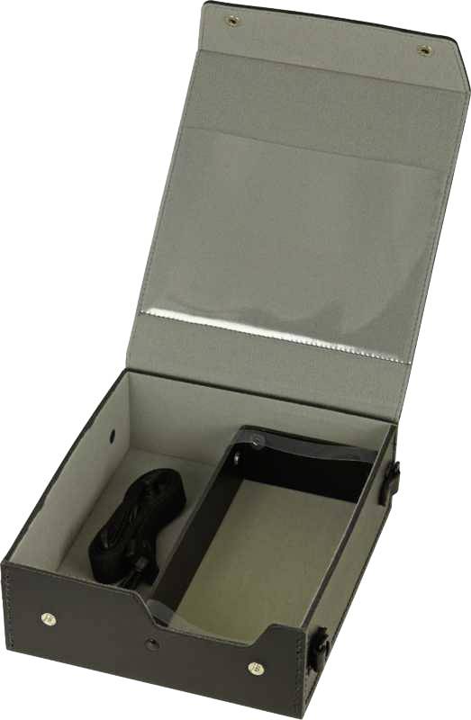 Geöffnete schwarze Werkzeugtasche mit einem Fach, die ein Kabel enthält.