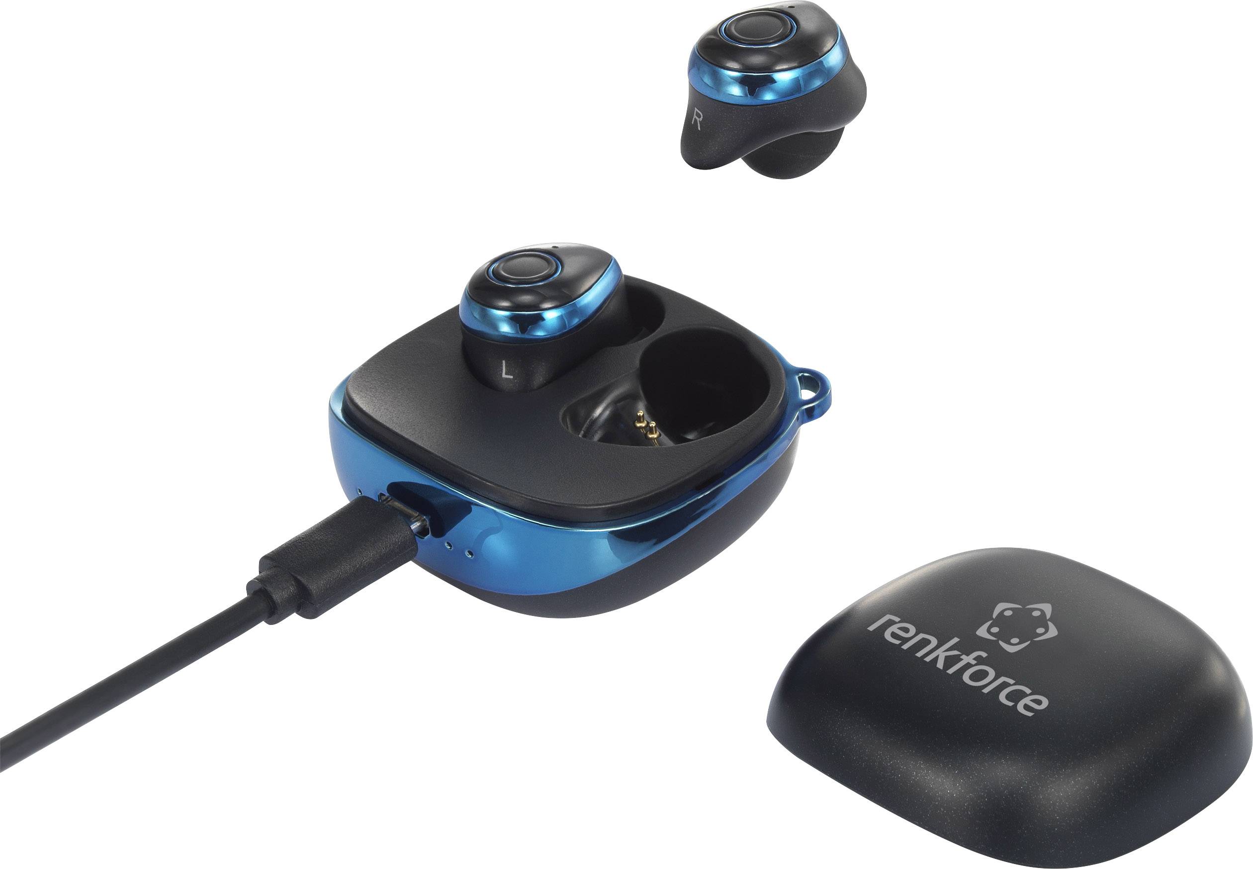 Kabellose Ohrhörer mit blauer Umrandung in einer schwarzen Ladehülle, die über ein USB-Kabel geladen wird.