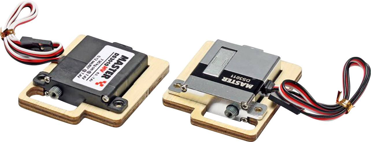 Zwei montierte Servomotoren auf Holzplatten mit Kabelanschlüssen, geeignet für Modellbauanwendungen.