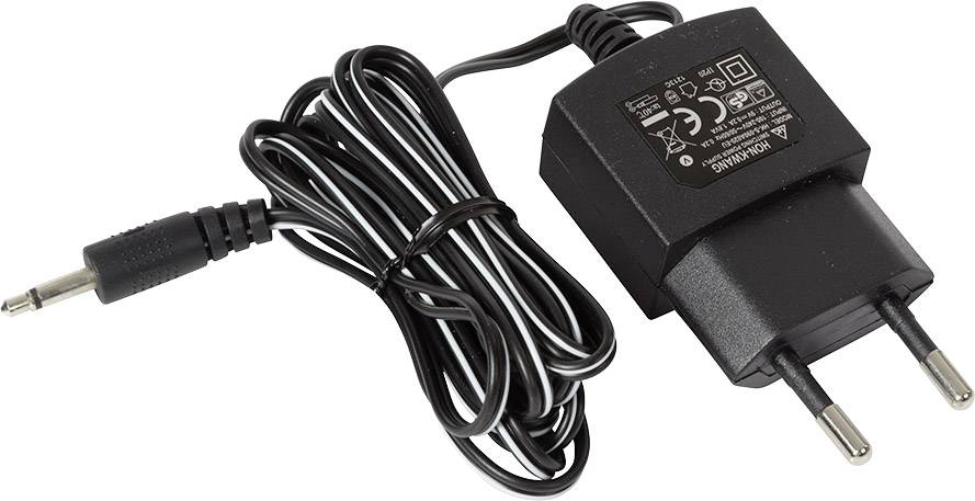 Schwarzes Netzteil mit Kabel und EU-Stecker. Eignet sich zum Laden von Elektronikgeräten. Sicherheits- und Spannungshinweise aufgedruckt.