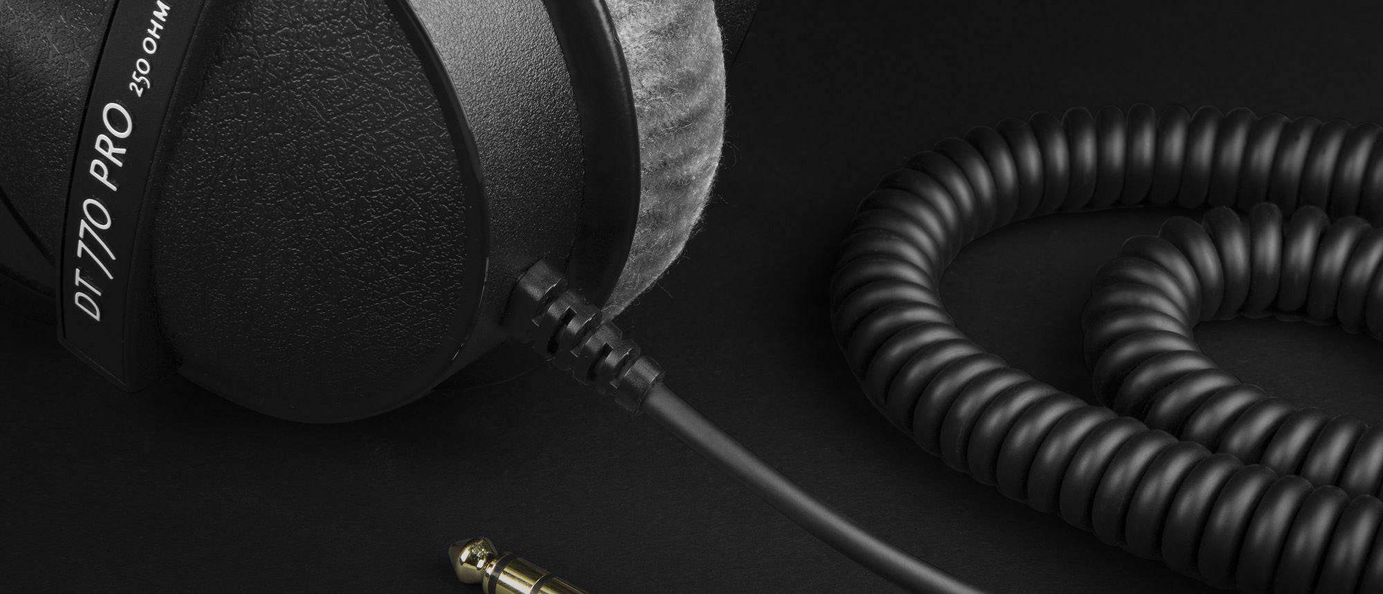 beyerdynamic DT 770 PRO 32 Ohm Over Ear Kopfhörer kabelgebunden Schwarz High-Resolution Audio HiFi-2