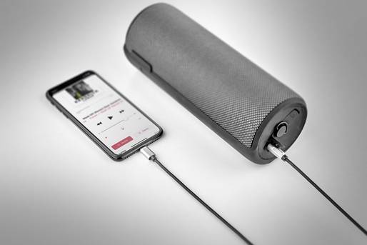 Apple iPhone angeschlossen an Bluetooth Lautsprecher