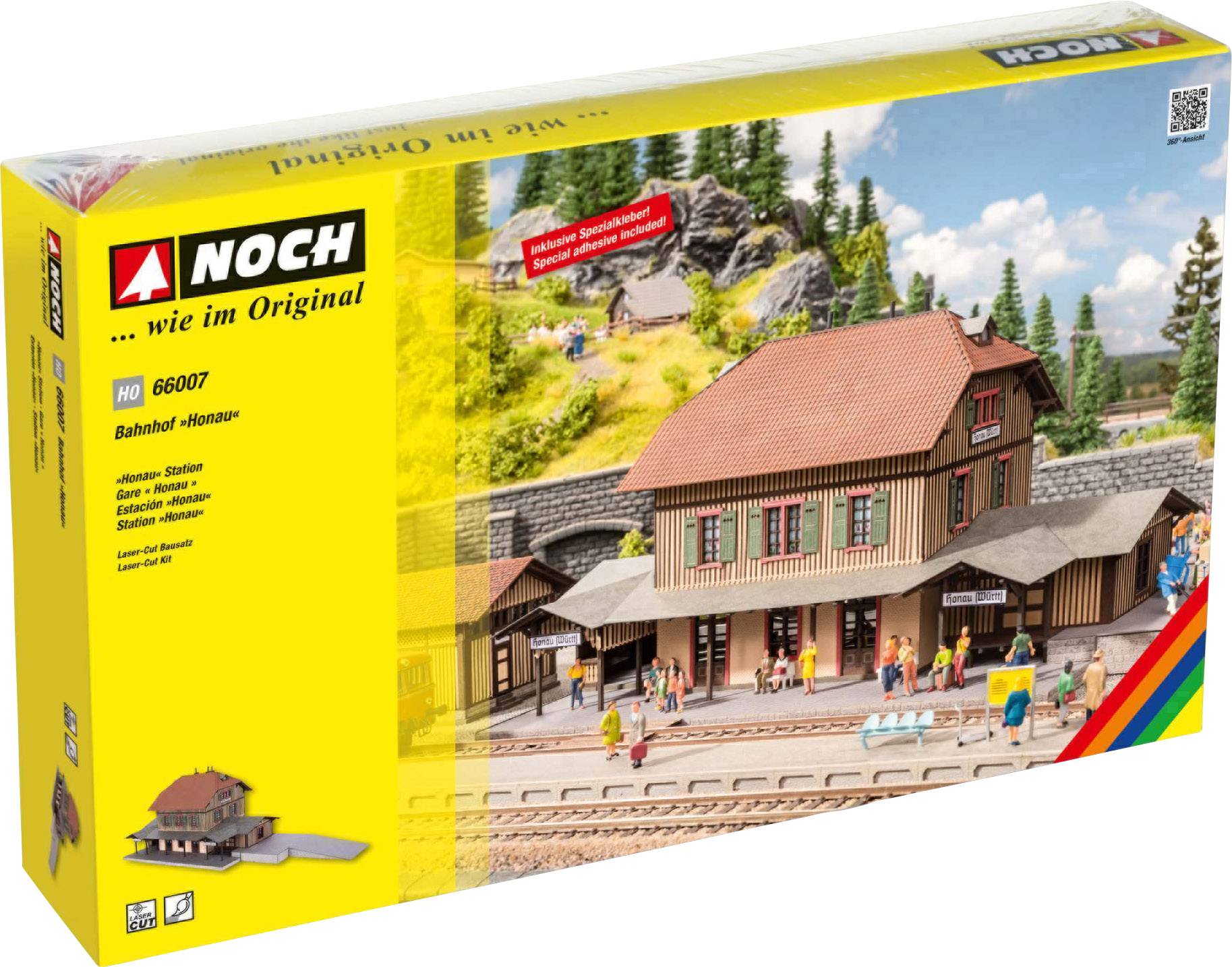'Verpackung des Modellbahnsets "Bahnhof-Menzingen" von NOCH. Zeigt eine detaillierte Modellszene eines Bahnhofs mit Figuren im H0-Maßstab.'