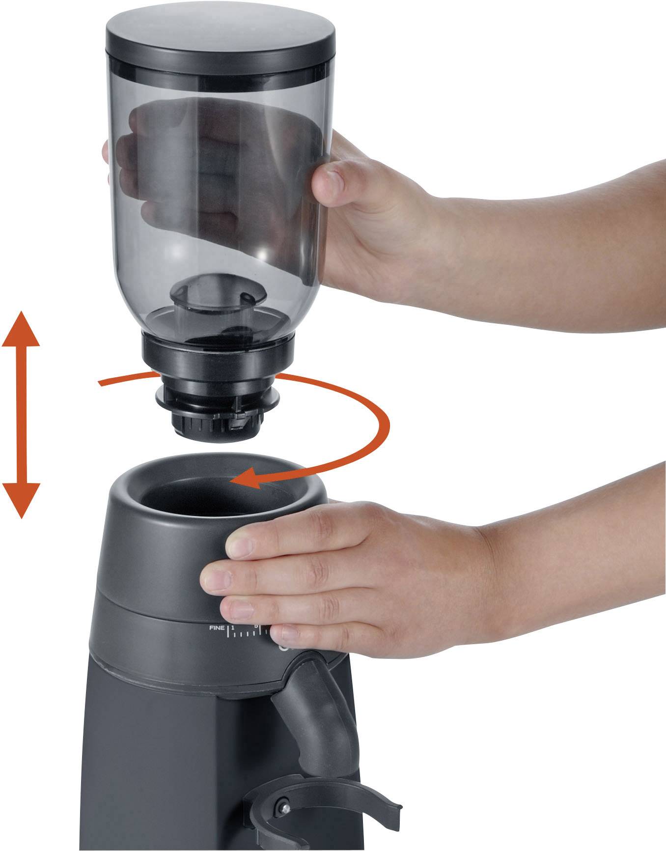 Eine Person befestigt den Bohnenbehälter an einer Kaffeemühle, indem sie ihn dreht. Ein roter Pfeil zeigt die Drehbewegung an.