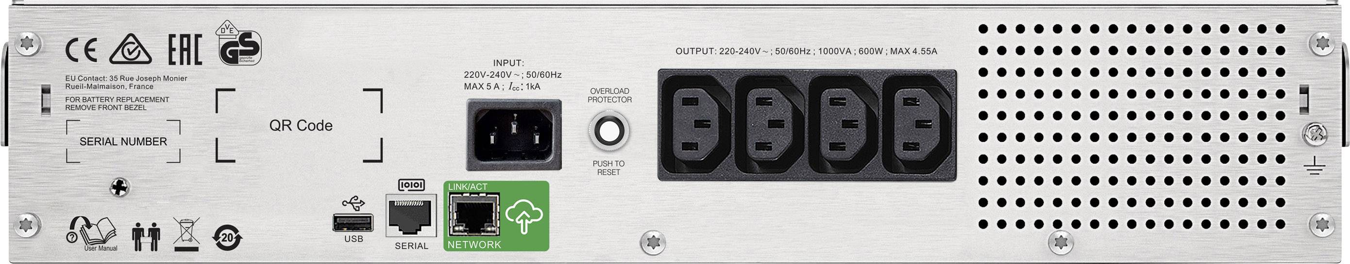 Rückseite eines elektrischen Geräts mit mehreren Steckdosen, einem Netzeingang, Ethernet-Anschluss und verschiedenen Beschriftungen und Symbolen.