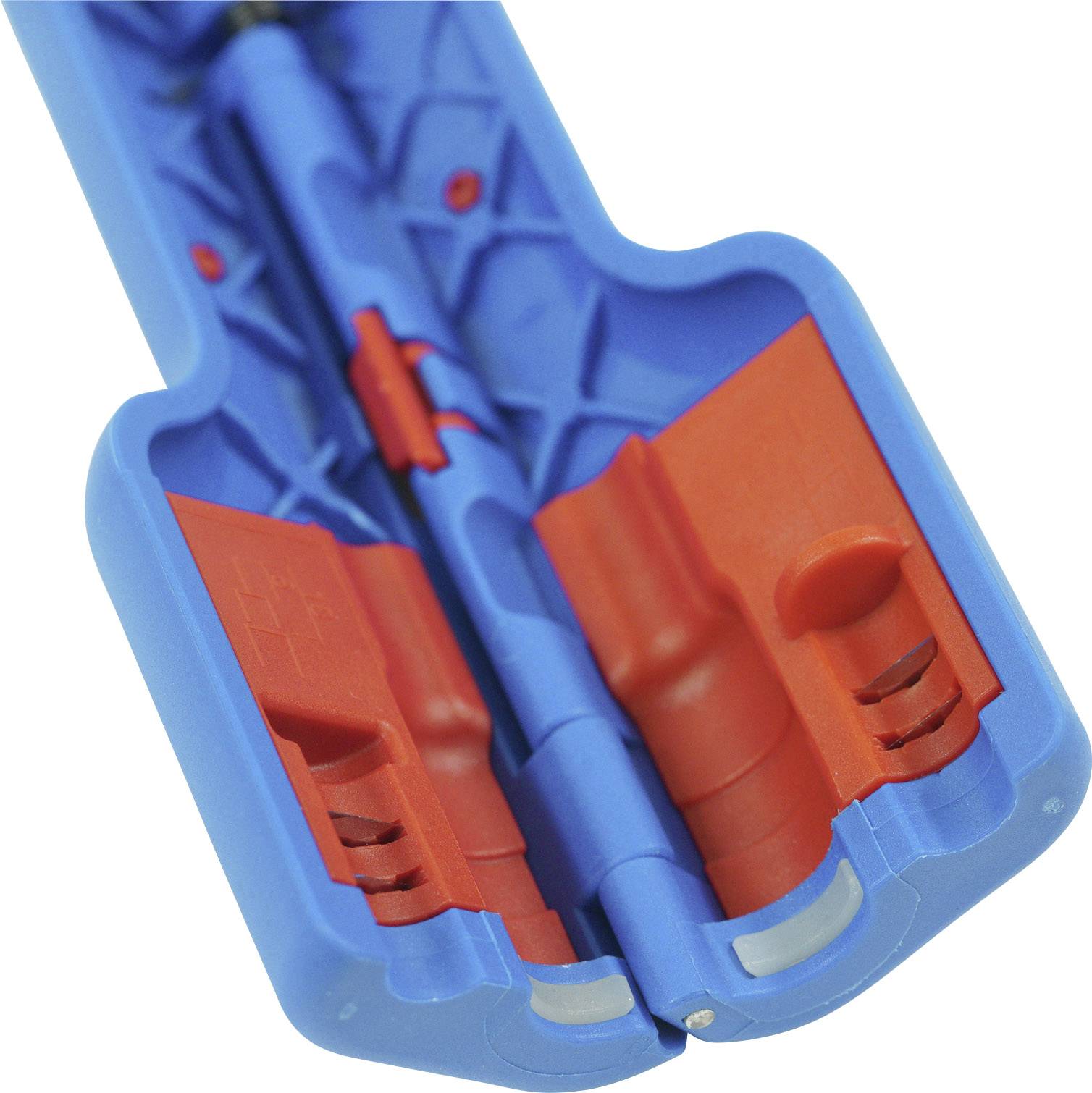 Ein blaues und rotes, aufklappbares Kunststoffwerkzeug mit strukturierten Innenflächen, möglicherweise zur Aufbewahrung oder als Schutz.