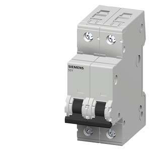 Ein elektrischer Leistungsschalter von Siemens, Modell 5SY, abgebildet in grauer Farbe, dient zum Schutz elektrischer Schaltkreise.