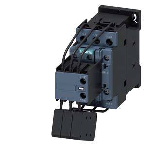 Ein schwarzer Elektroschütz mit mehreren Anschlüssen und Drähten, typisch verwendet in industriellen Steuerungssystemen.