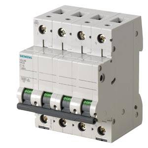 Ein Siemens FI-Schalter mit drei Schaltereinheiten. Er hat eine weiße Beschriftung und ist für den Einsatz in elektrischen Sicherungskästen vorgesehen.