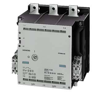 Ein dreipoliger, grauer Schaltschütz mit mehreren Anschlussklemmen, geeignet für industrielle Anwendungen zur Steuerung von elektrischen Lasten.