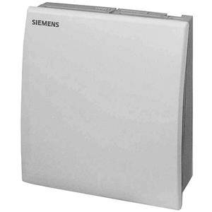 Ein weißer Siemens-Lichtschalter, quadratisch mit abgerundeten Ecken, an einer Wand montiert.