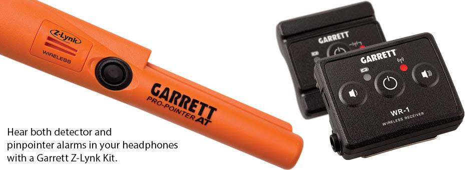 'Oranger Metall-Detektor Garrett Pro-Pointer AT neben kabellosem Garrett Z-Lynk WR-1 Set. Ermöglicht Kopfhöreranschluss für Alarme.'