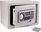 Ein geöffneter elektronischer Safe mit Zahlentasten und einem kleinen Display auf der Vorderseite zeigt ein Datum an.