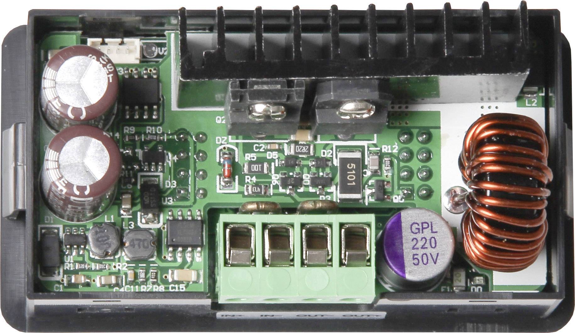 Elektronische Leiterplatte mit verschiedenen Komponenten wie Kondensatoren, Spulen und Anschlüssen auf einem schwarzen Gehäuse.