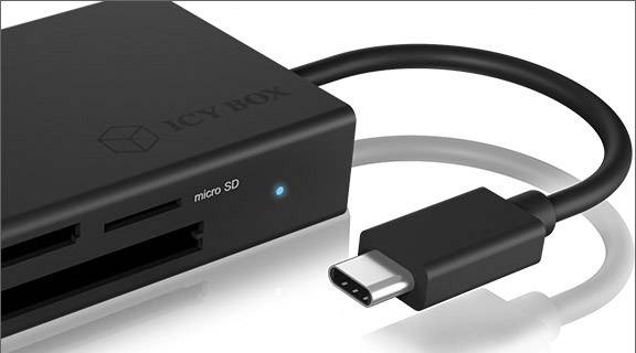 Externe schwarze Kartenlesegerät mit USB-C-Anschluss für Mikro-SD und andere Speicherkarten. Markierung 'ICY BOX'.