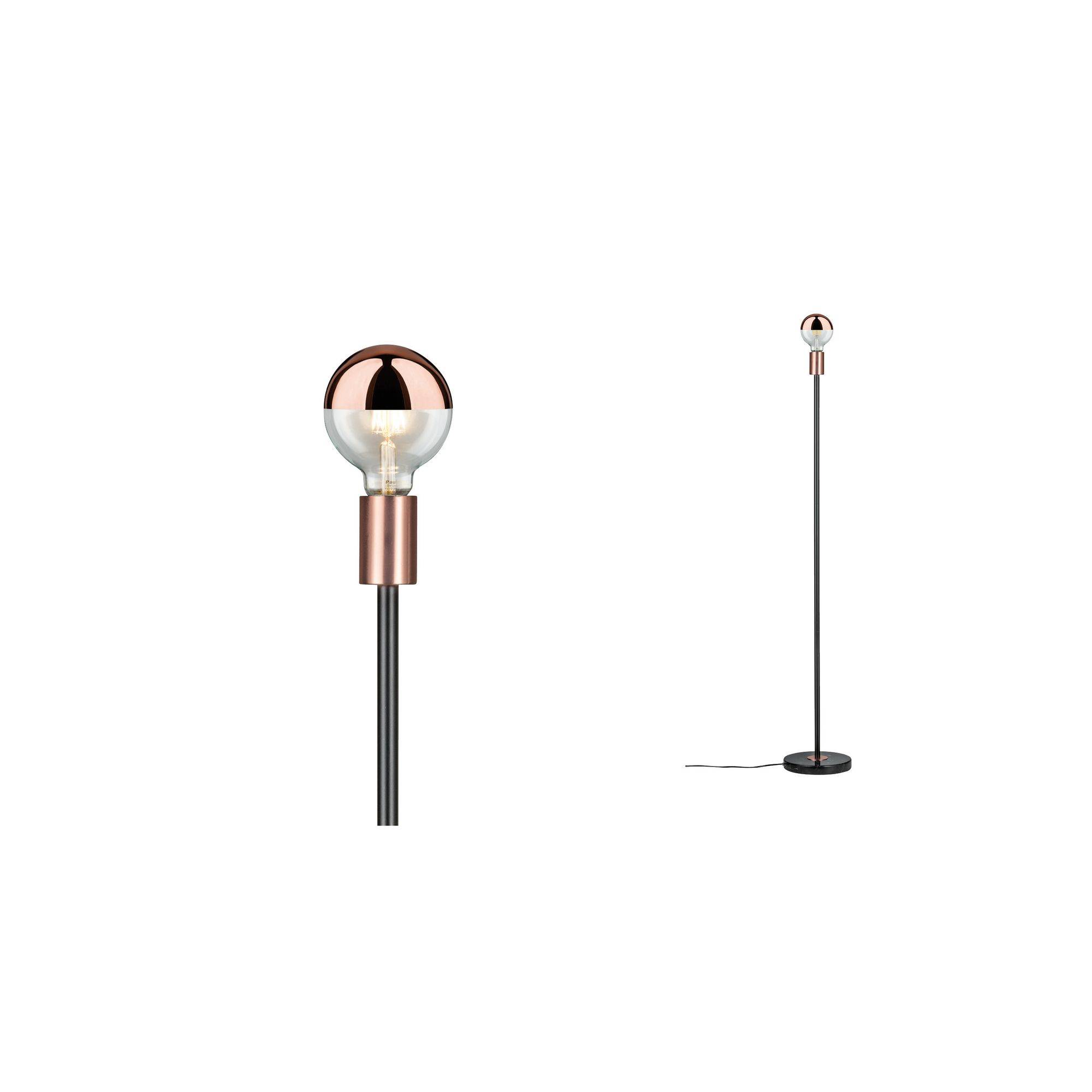 Stehlampe mit kugelförmigem, kupferfarbenem Lampenschirm und schwarzem Ständer. Elegantes Design für moderne Wohnräume.
