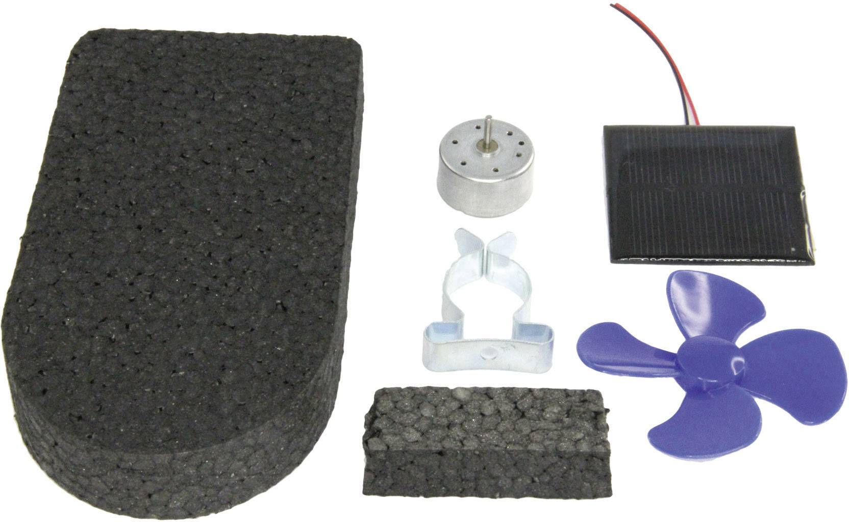 Ein Solarboot-Bausatz mit einer schwarzen Schaumstoffbasis, einem Motor, einer Halterung, einem blauen Propeller und einem Solarpanel.