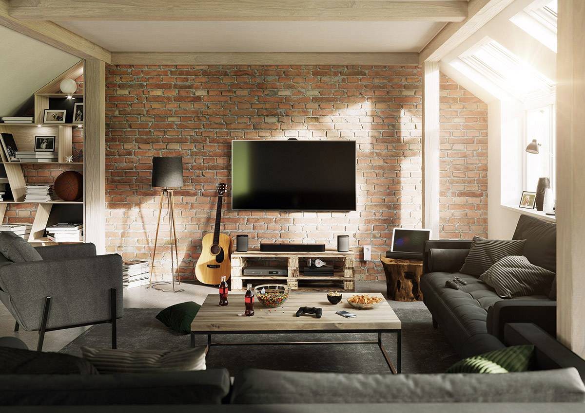 Ein gemütliches Wohnzimmer mit Ziegelwänden, einem großen Fernseher, Gitarren, einem Bücherregal und Snacks auf dem Couchtisch.