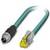 Ein grünes Ethernet-Kabel mit einem schwarzen Stecker an einem Ende und einem transparent-gelben Stecker am anderen Ende.